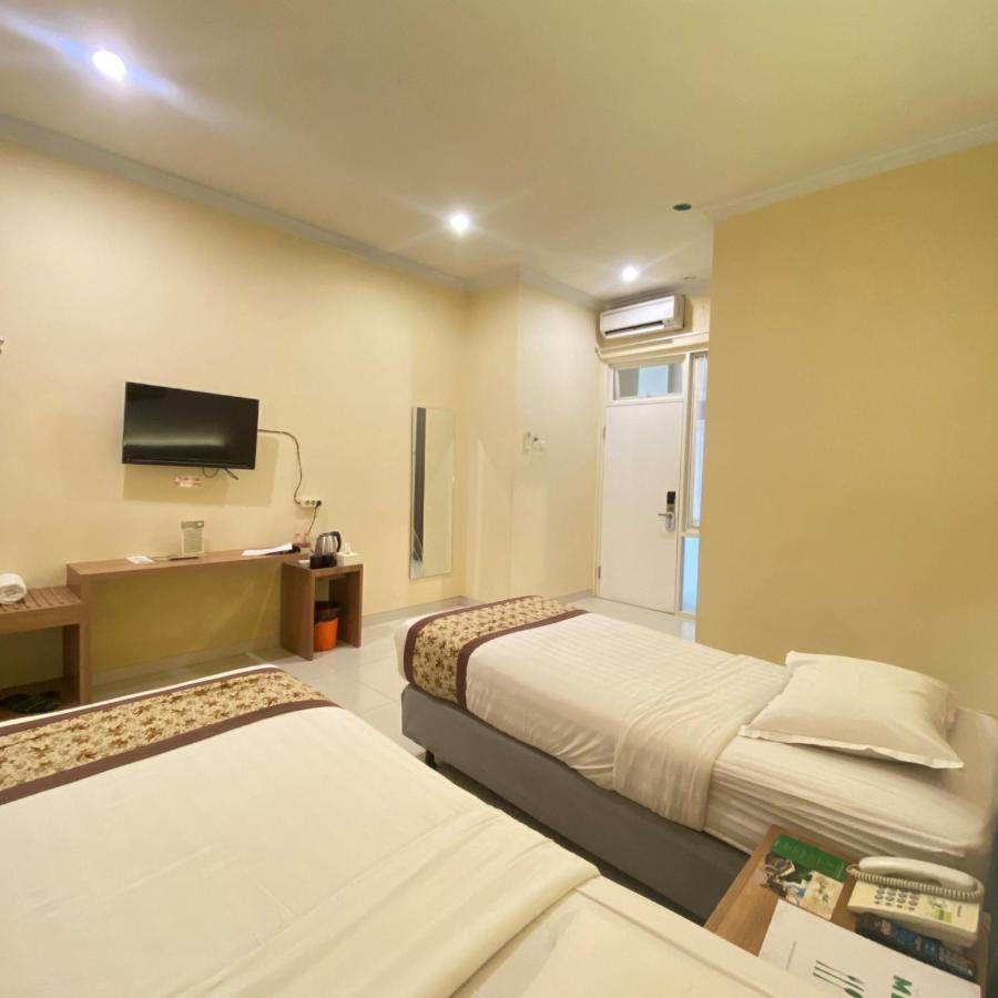 Riverstone Hotel & Cottage Бату Экстерьер фото