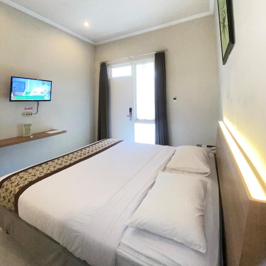 Riverstone Hotel & Cottage Бату Экстерьер фото