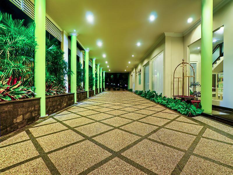 Riverstone Hotel & Cottage Бату Экстерьер фото