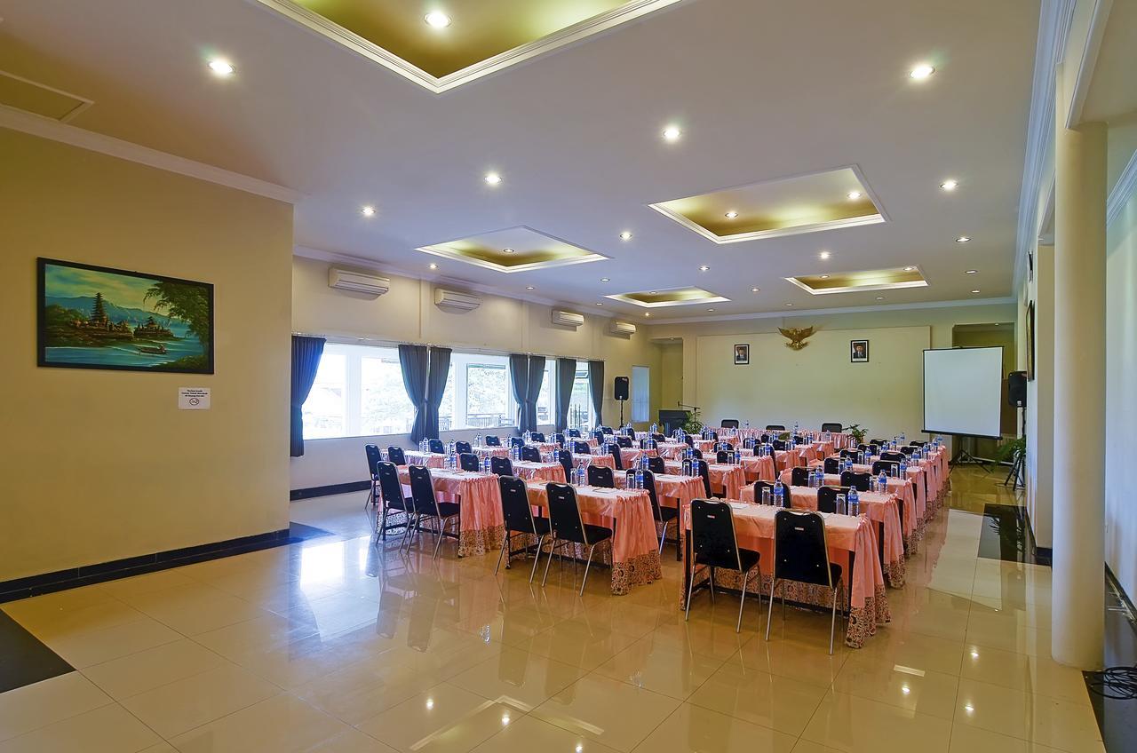 Riverstone Hotel & Cottage Бату Экстерьер фото
