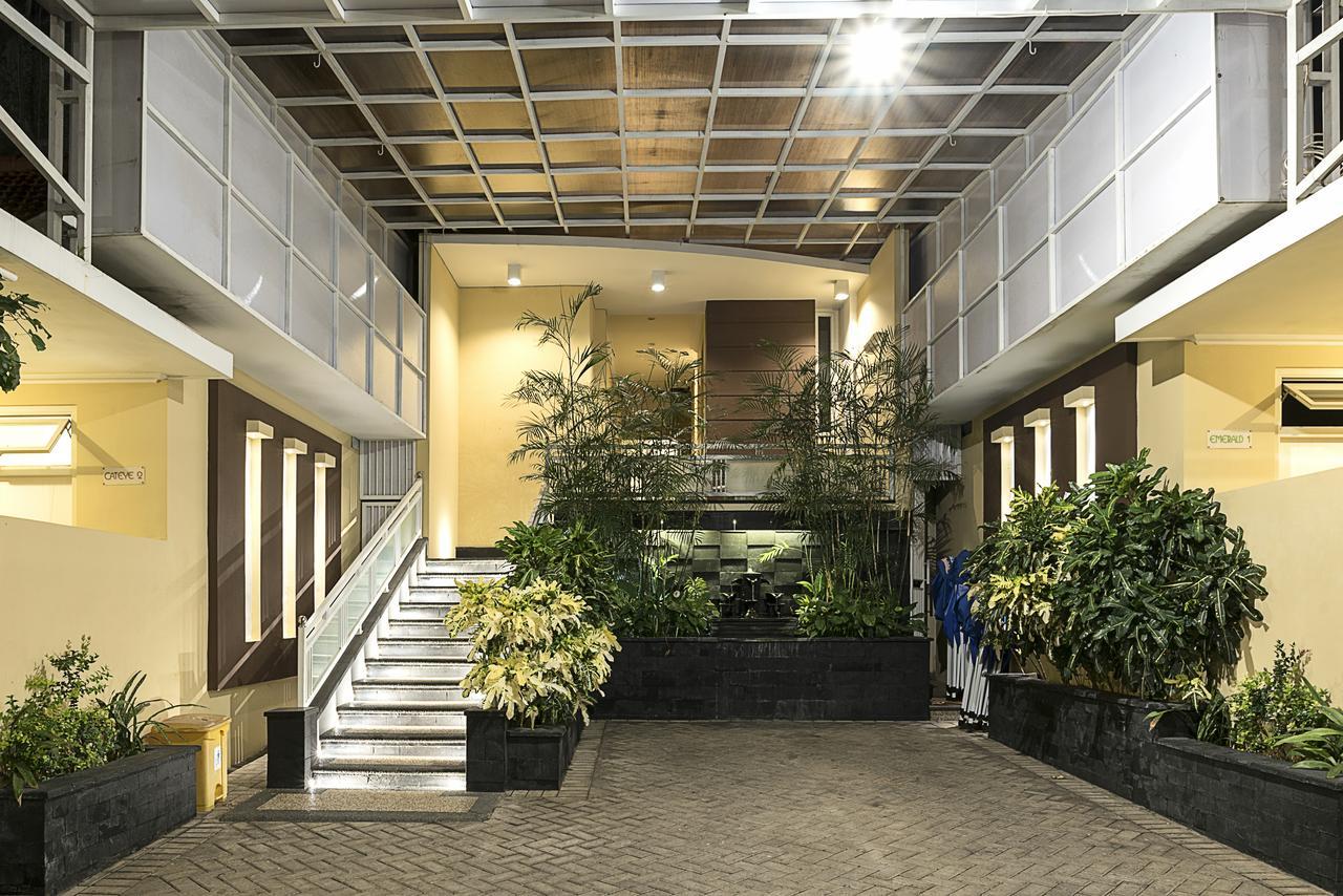 Riverstone Hotel & Cottage Бату Экстерьер фото