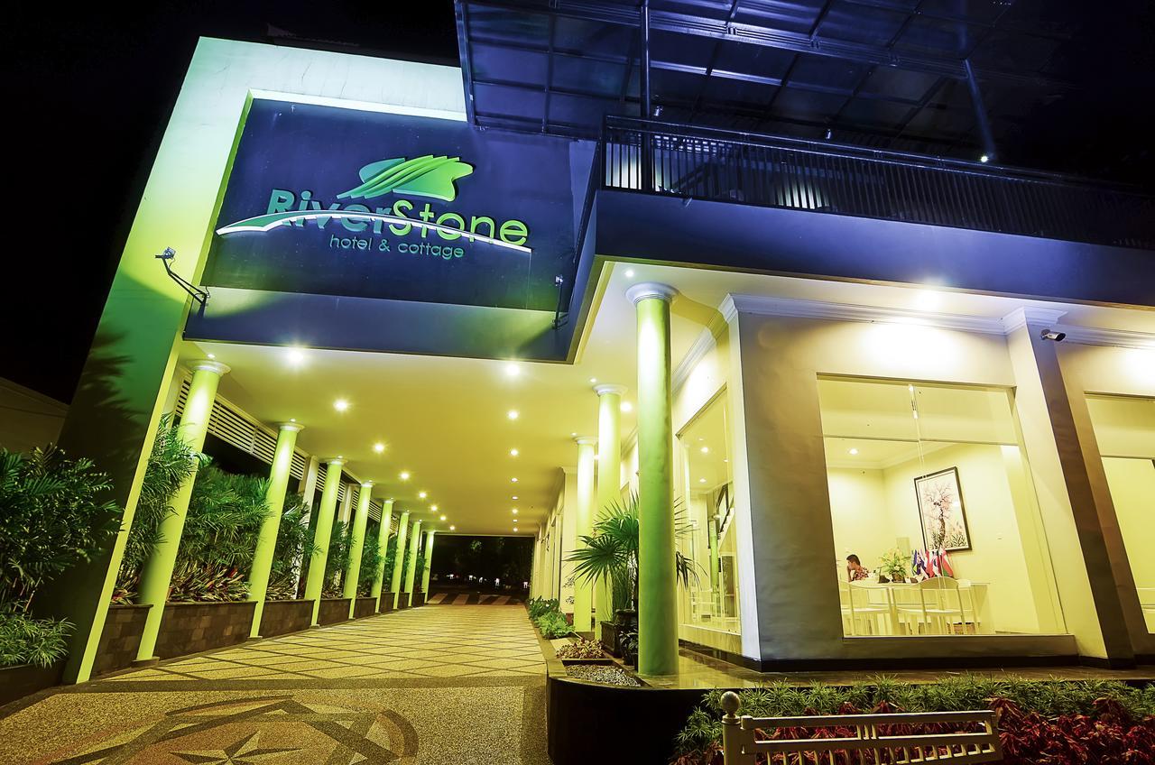 Riverstone Hotel & Cottage Бату Экстерьер фото