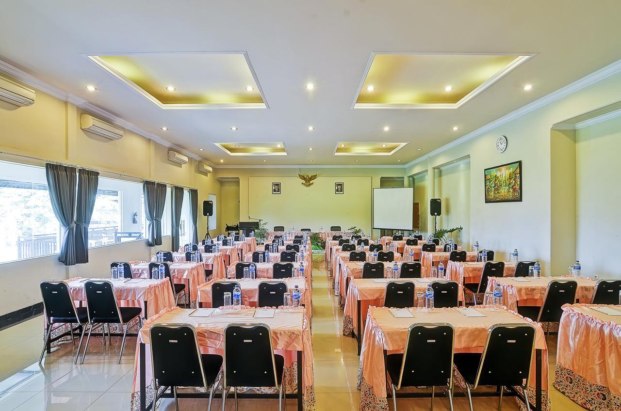 Riverstone Hotel & Cottage Бату Экстерьер фото