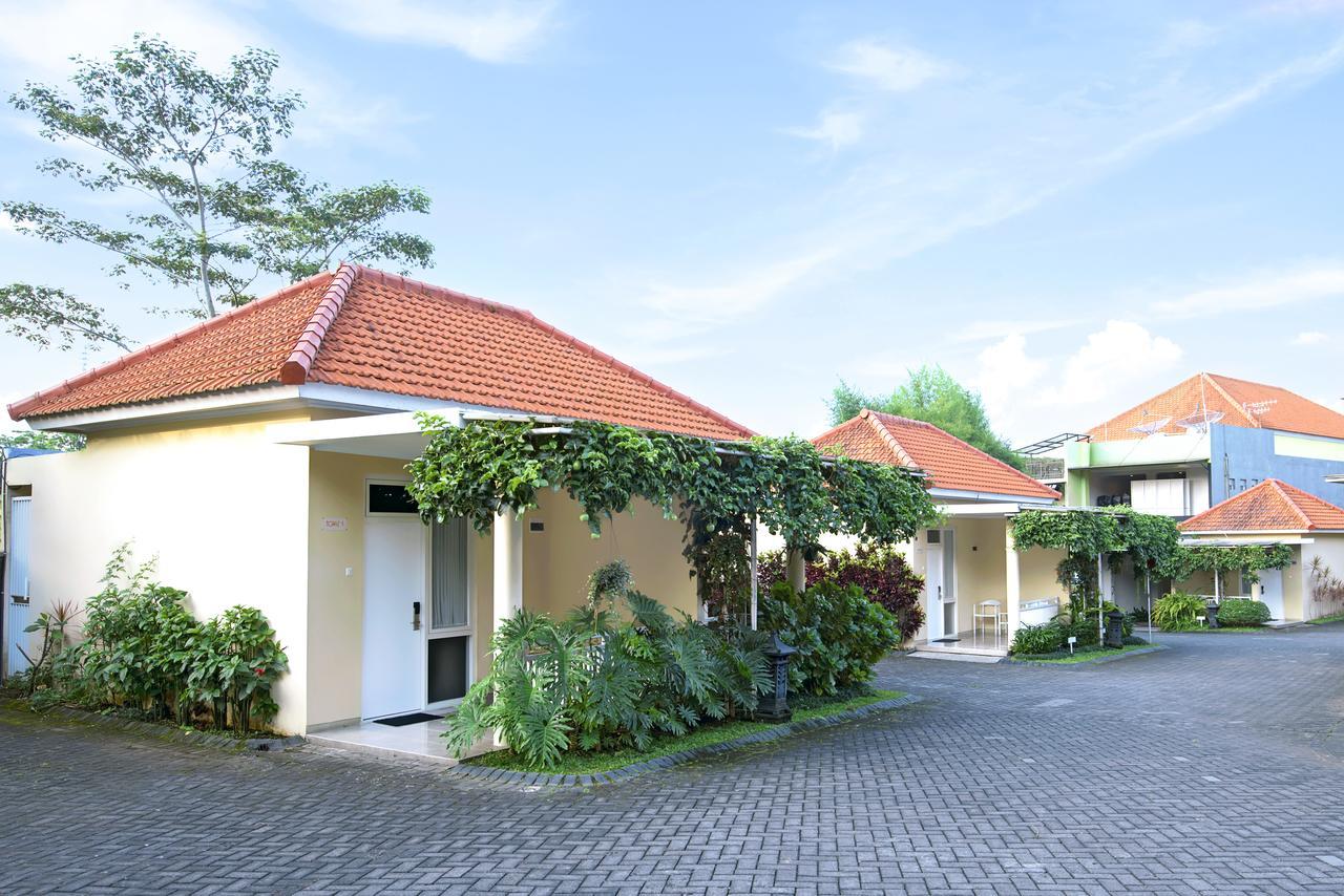 Riverstone Hotel & Cottage Бату Экстерьер фото